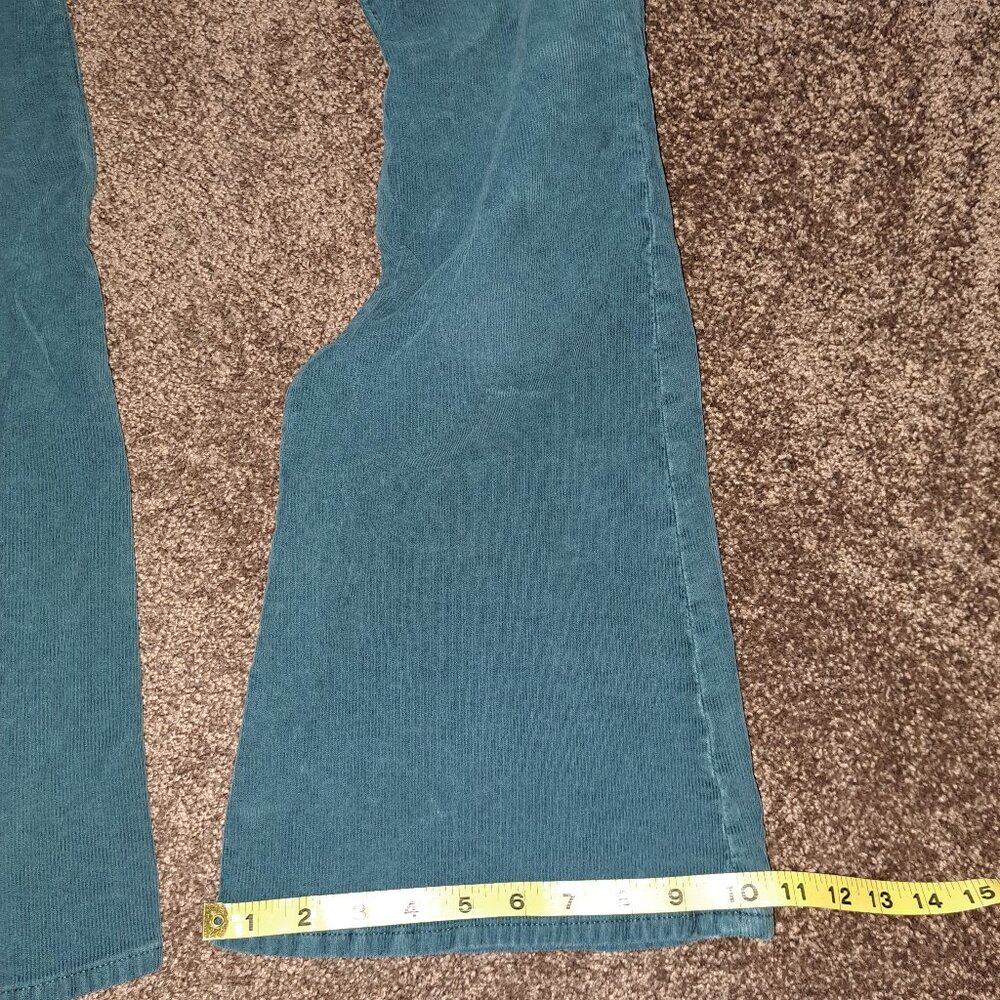 American Eagle Super Hi-Rise green corduroy pants with flare leg and button fly - Picture 10 of 11